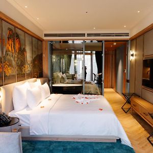 Suite City View